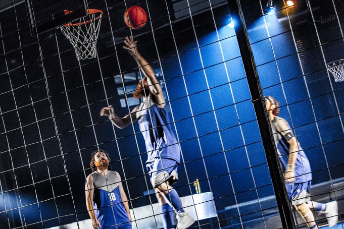 بازي « تاج و تخت» ادامه دارد/ قصد درآمدزايي از تئاتر ندارم