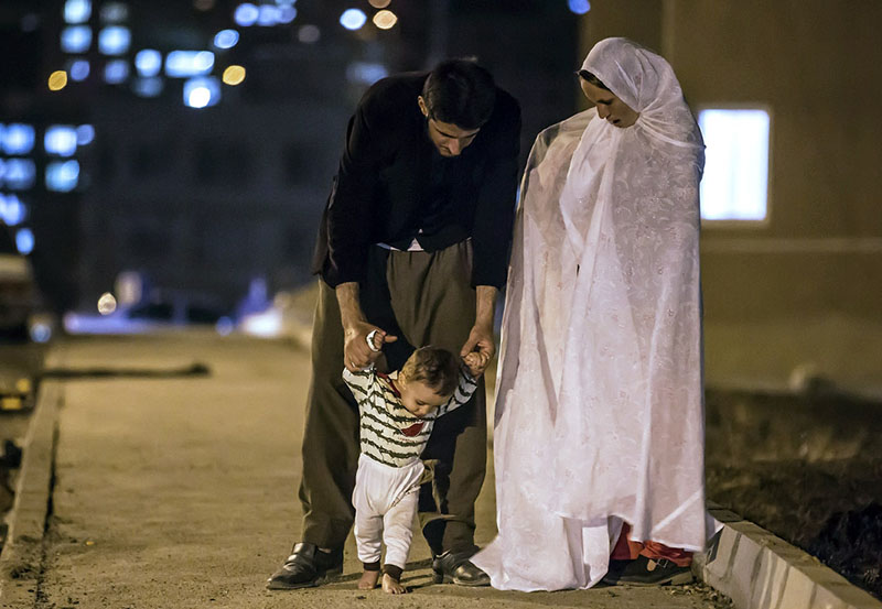 افشین هاشمی: برابر زلزله راه‌های بهتر از تعطیلی تئاتر وجود دارد!