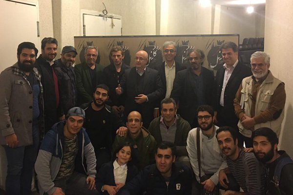 معاون هنری وزیر ارشاد به تماشای «کلنل» نشست معاون هنری وزیر ارشاد به تماشای «کلنل» نشست