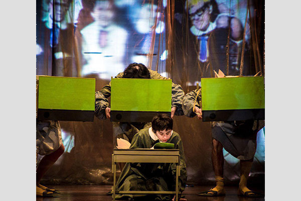 ایتالیایی ها دفتر خاطرات جوجه اردک زشت را مرور می کنند