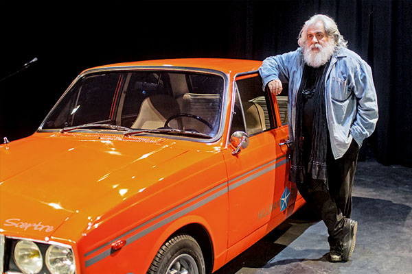 قرار نيست يك جريان خاص براي تئاتر تصميم بگيرد