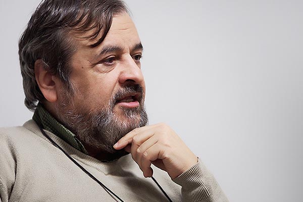 گفت‌و‌گو با مفسر فوتبالی که خوره‌ تئاتر است