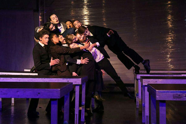 معرفی نمایش «پکیج» / بخش بینالملل جشنواره تئاتر فجر معرفی نمایش «پکیج» / بخش بینالملل جشنواره تئاتر فجر