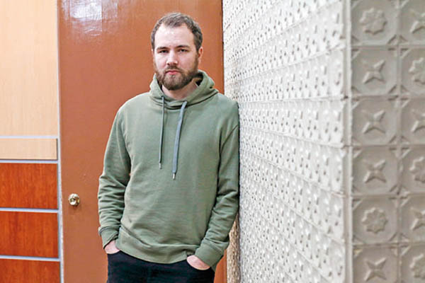 ما درصحنه متوقف نمي‌شويم