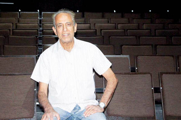 در‌صدد تأسیس تئاتر بی‌همه‌چیز