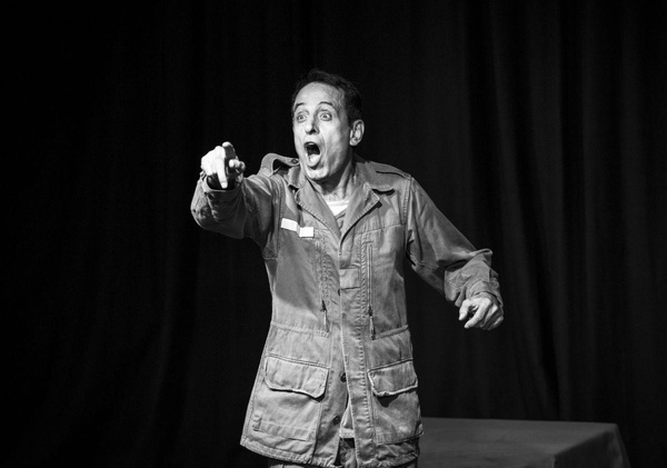 خوشحالی وزیر از اینکه تئاتر از بودجه دولتی بی‌نیاز شده، فاجعه است