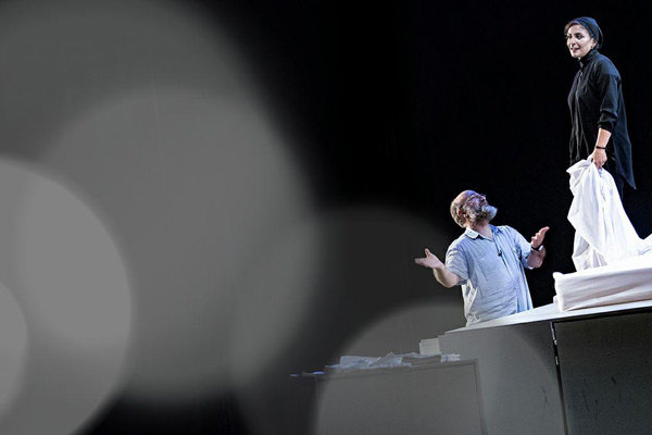 نويسنده مرده است