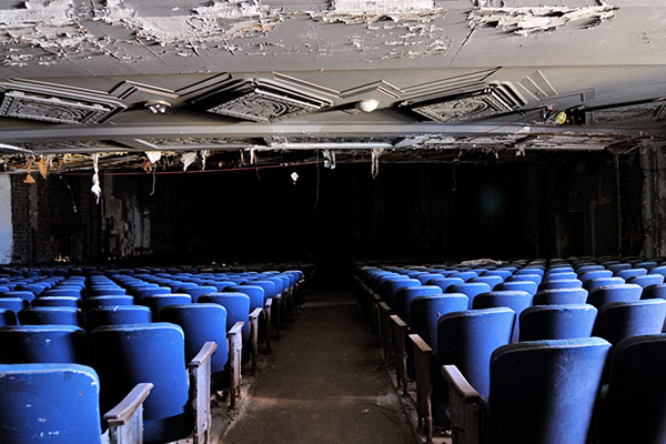 خصوصی‌سازی: راه نجات یا سقوط آزاد تئاتر ایران؟