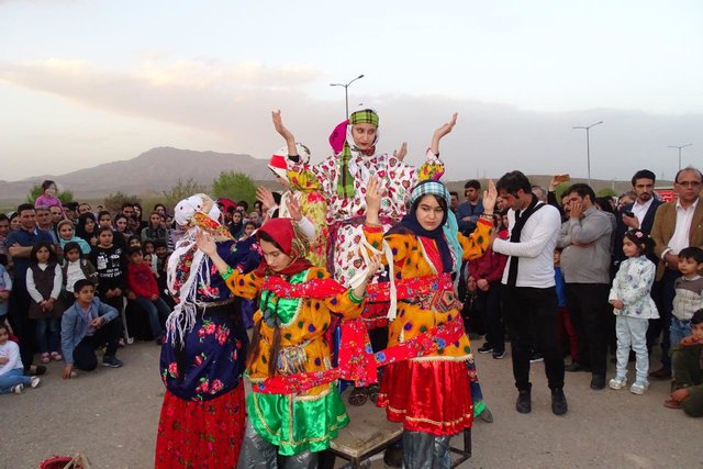 افتتاحیه مردمی پنجمین جشنواره تئاتر خیابانی ارس افتتاحیه مردمی پنجمین جشنواره تئاتر خیابانی ارس
