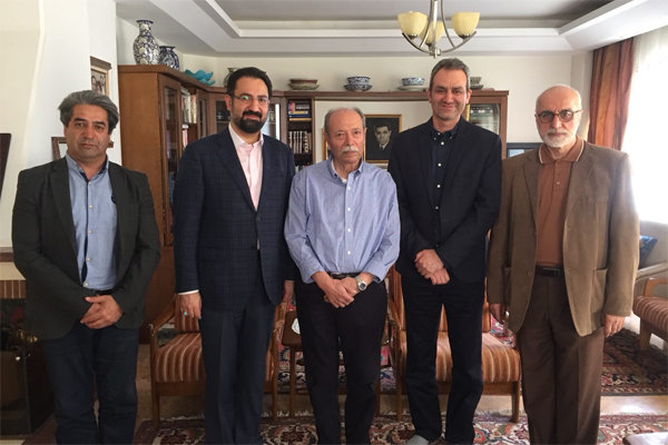 دیدار نوروزی معاون هنری و مدیرکل هنرهای نمایشی با علی نصیریان دیدار نوروزی معاون هنری و مدیرکل هنرهای نمایشی با علی نصیریان