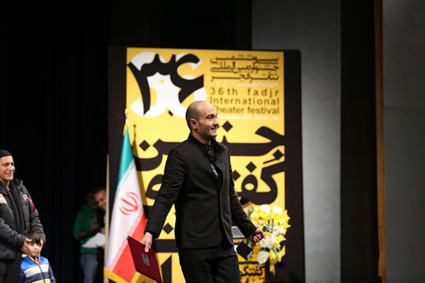 بازیگر برگزیده تئاتر فجر دلقک می شود