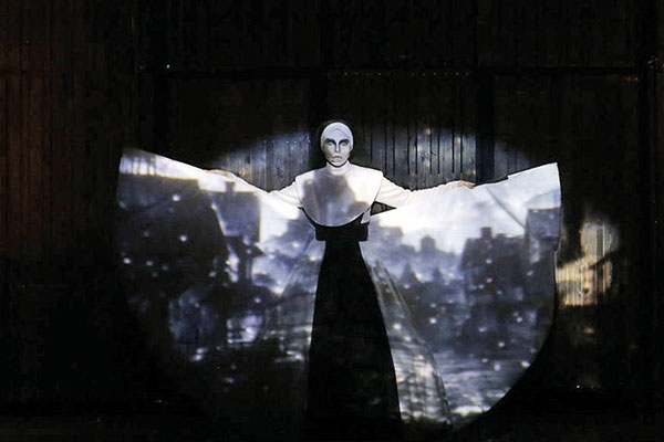 چراغ خطر نمايشي‌ها سريع روشن مي‌شود