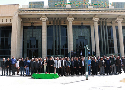 پیکر مهرداد ابروان در شیراز راهی خانه ابدی شد پیکر مهرداد ابروان در شیراز راهی خانه ابدی شد