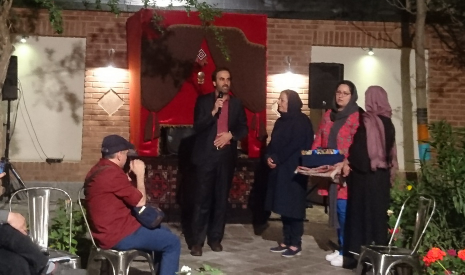 تجلیل خانواده تئاتر از مهدی شفیعی تجلیل خانواده تئاتر از مهدی شفیعی