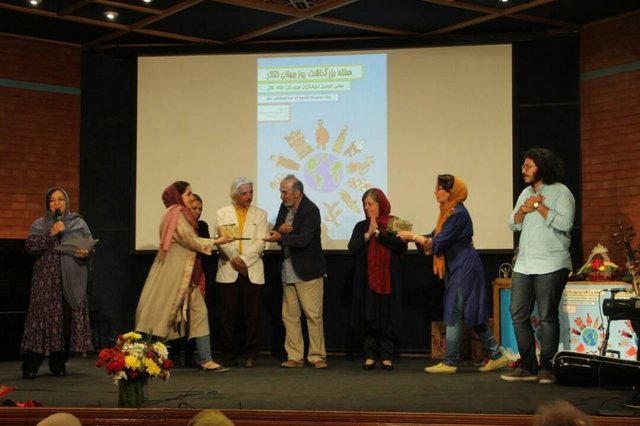 تصویب یک جایزه ویژه برای تئاترهای عروسکی/ برگزیده های جشن عروسکی شناخته شدند تصویب یک جایزه ویژه برای تئاترهای عروسکی/ برگزیده های جشن عروسکی شناخته شدند