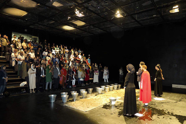 آغاز اجرای نمایش «آنتی گون» در تماشاخانه ایرانشهر آغاز اجرای نمایش «آنتی گون» در تماشاخانه ایرانشهر