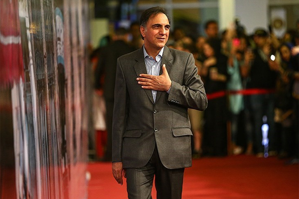 حسن فتحی «کافه پولشری» الهام پاوه نژاد را افتتاح می کند حسن فتحی «کافه پولشری» الهام پاوه نژاد را افتتاح می کند