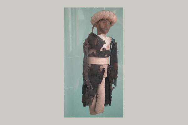 میزبانی برج آزادی از عروسک‌های 130 ساله ایرانی