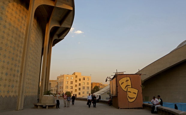 نمایش های تئاترشهر چهارم خرداد روی صحنه نمی روند