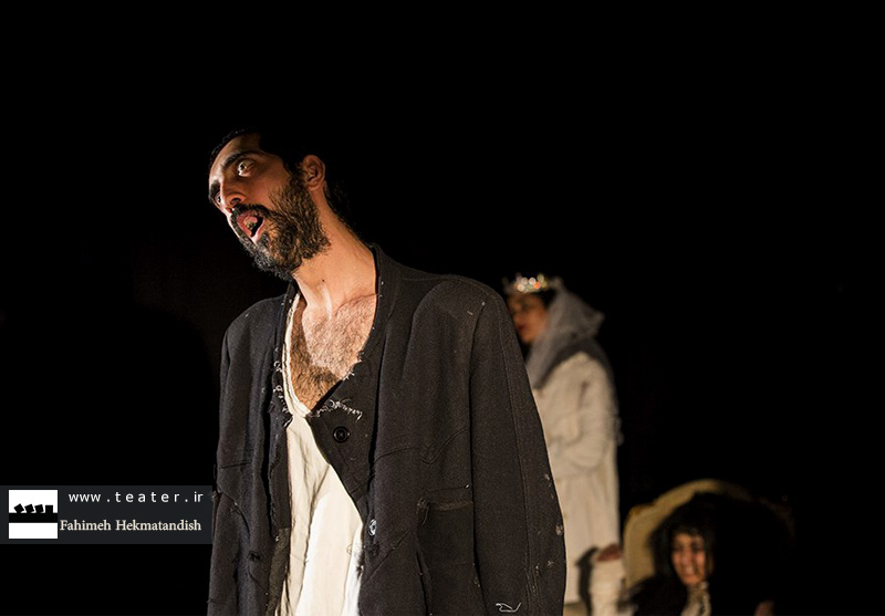 هفت پیچ ِ تاریکِ ویرانی و خانۀ خاطرات زنان در خاموشی و تاریکی