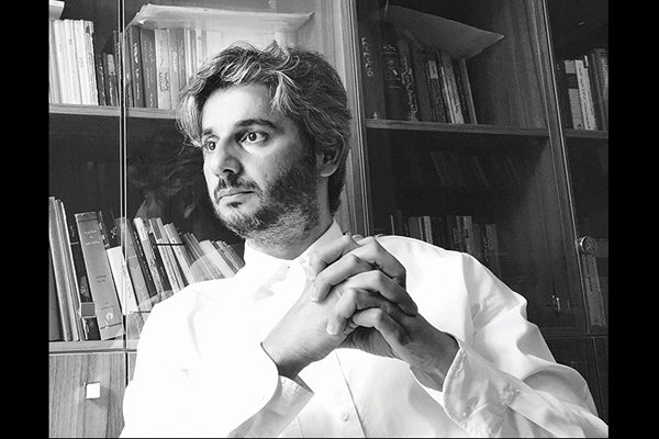 «هیپولیت» روی صحنه می‌رود