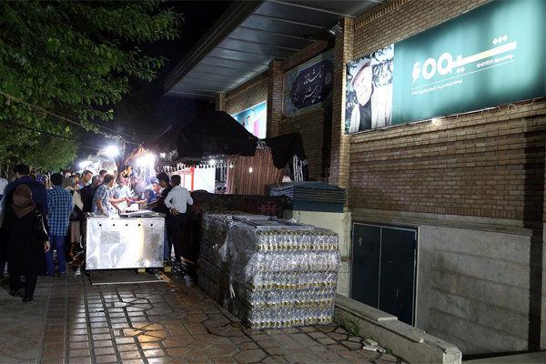 برپایی بازارچه دیوار به‌ دیوار سالن تئاتر/ سکوت به هیاهو رسید