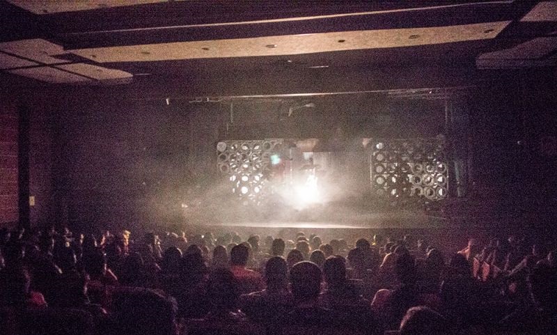 «شبه‌تماشاگران؛ هیزم آتش تئاتر تجارت‌زده»