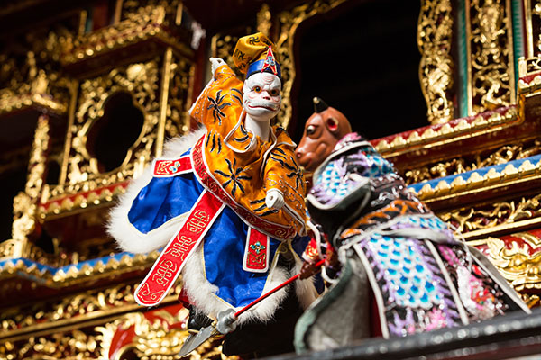 آشوب در قصر شیشه‌ای