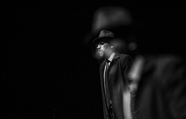 نگاهی به نمایش «اتفاق» به کارگردانی مسعود سالاری / بررسی یک نمایش اقتباسی