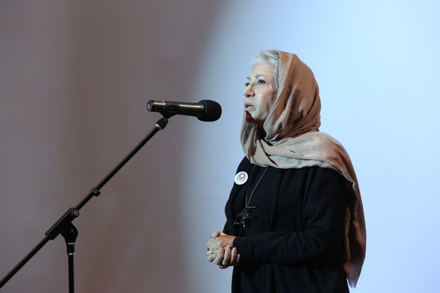 بنی‌اعتماد: زندگی 