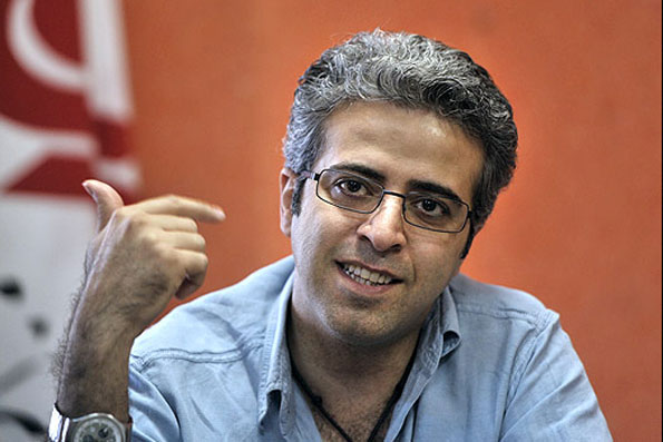 ایوب آقاخانی: نمایشنامه «گربه روی شیروانی داغ» را بازنویسی و اجرا می‌کنم