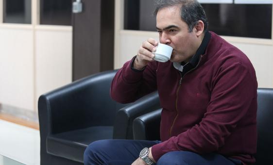 گفت‌وگو با حسين دهباشي، تاريخ‌پژوه و تهيه‌کننده فيلم مستند/ مبارزه با فراموشي