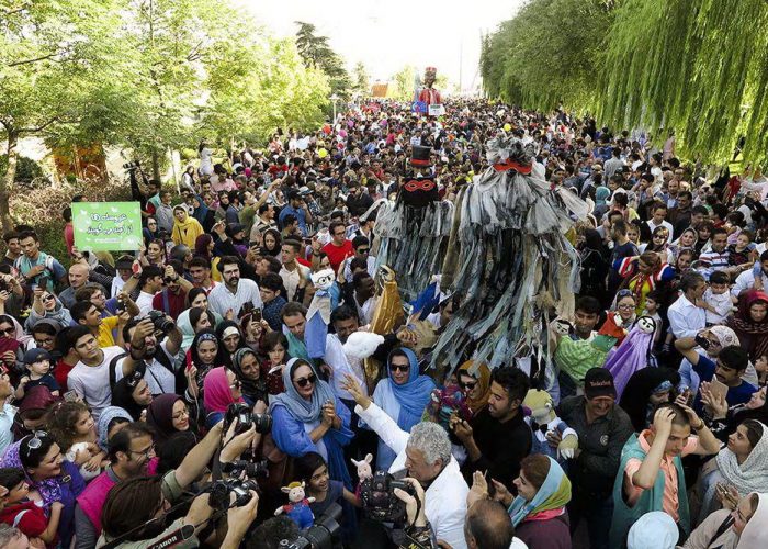 جشنواره نمایش عروسکی با آرزوی صلح و دوستی برای همه کودکان جهان آغاز شد