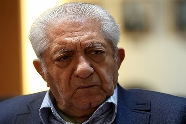 عزت الله انتظامی به دلیل بیماری کلیوی و سکته درگذشته است