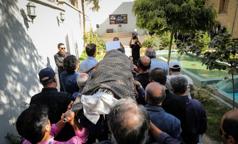 پیکر منوچهر عسگری نسب تشییع شد/ خانه سینما تنها محفل مراسم فوت نباشد