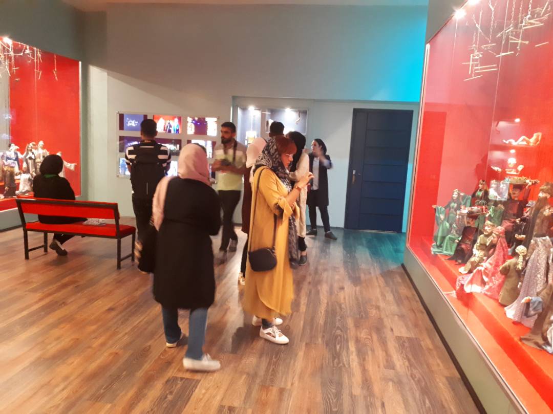 مهمانان جشنواره از موزه اپرای عروسکی گروه تئاتر «آران» بازدید کردند مهمانان جشنواره از موزه اپرای عروسکی گروه تئاتر «آران» بازدید کردند