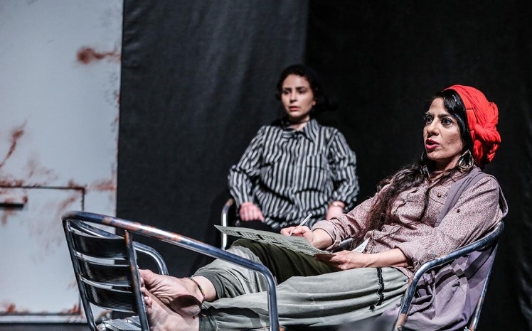 شاید تئاتر کار کردن دیوانگی باشد