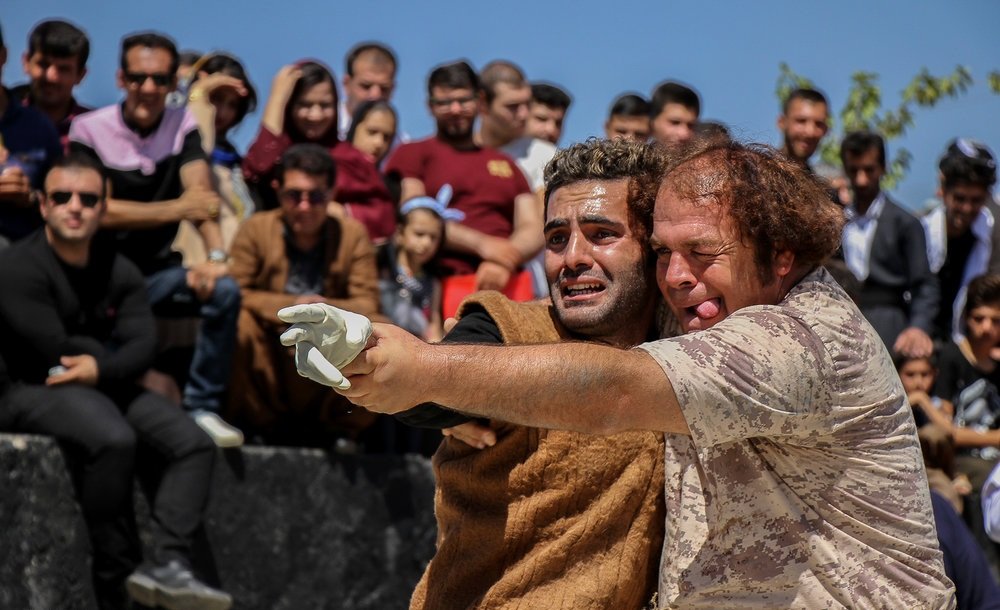 سیزدهمین جشنواره بین المللی تئاتر خیابانی مریوان آغاز شد