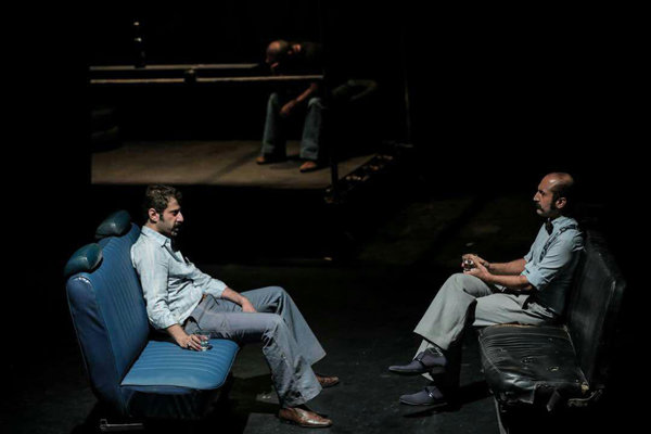 «فیل در تاریکی» تا ۲۶ شهریور روی صحنه می ماند