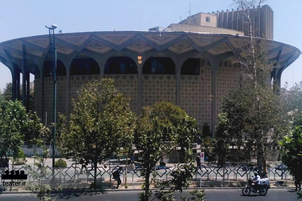 شلیک «معمولی» یک گلوله در تئاتر شهر/ اراذل نقشآفرینی میکنند! شلیک «معمولی» یک گلوله در تئاتر شهر/ اراذل نقشآفرینی میکنند!