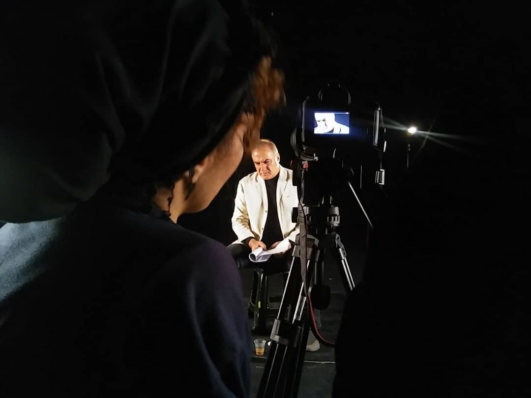 فرهاد قائمیان در پردیس تئاتر شهرزاد با نمایش «نشانهها» فرهاد قائمیان در پردیس تئاتر شهرزاد با نمایش «نشانهها»