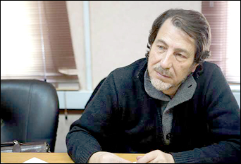 مسعود دلخواه: بلیت نمایشی با ۵ بازیگر نباید ۱۵۰ هزار تومان باشد