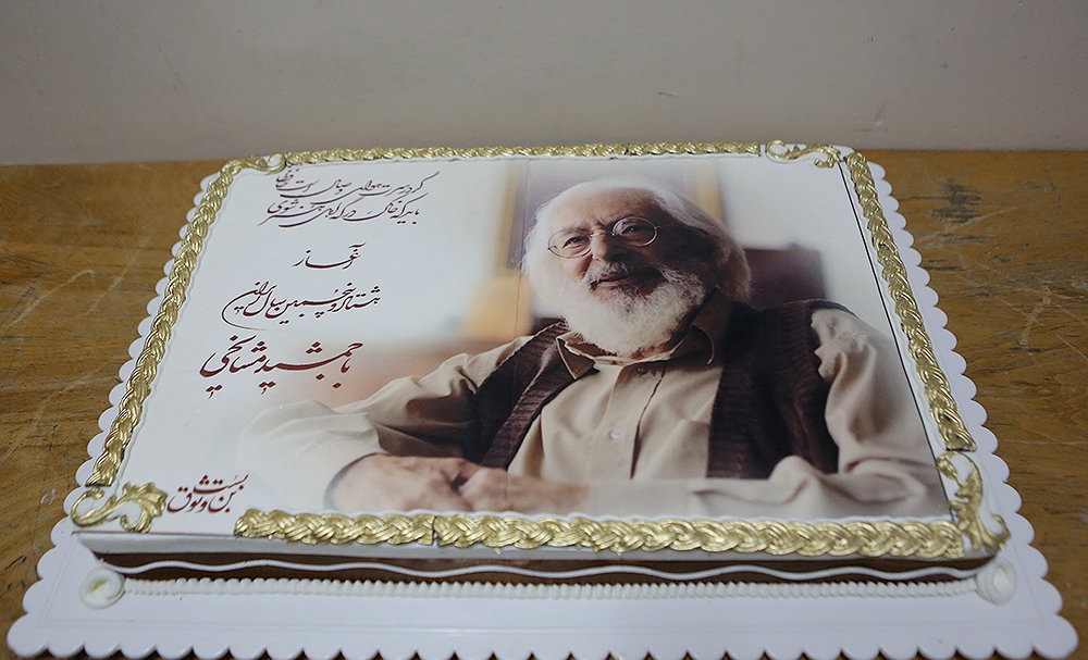 جمشید مشایخی شمع ۸۴ سالگی را فوت کرد