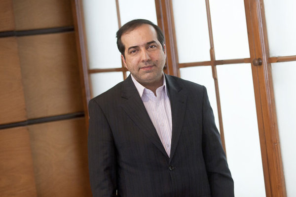 حسین انتظامی در اولین حضور رسمی‌اش در سینما به کجا رفت؟