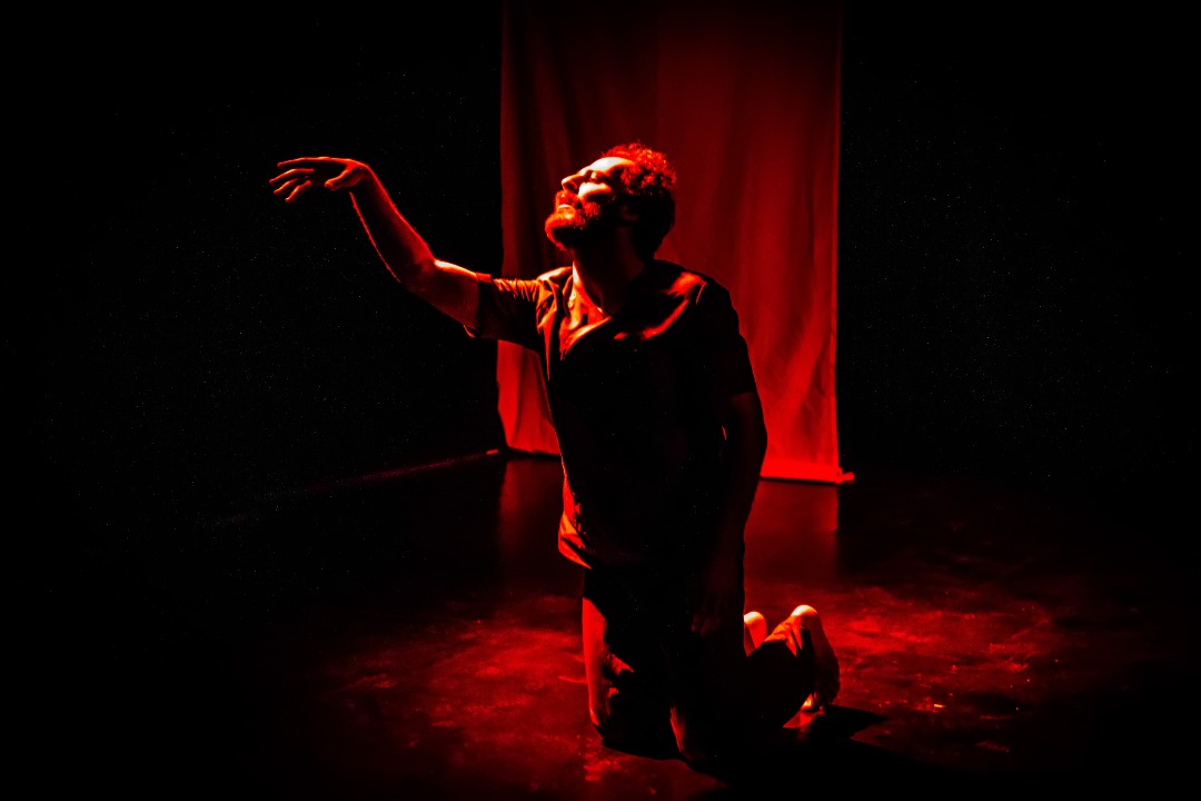 برخورد سلیقه‌ای در بازبینی، بزرگترین آسیب تئاتر است.