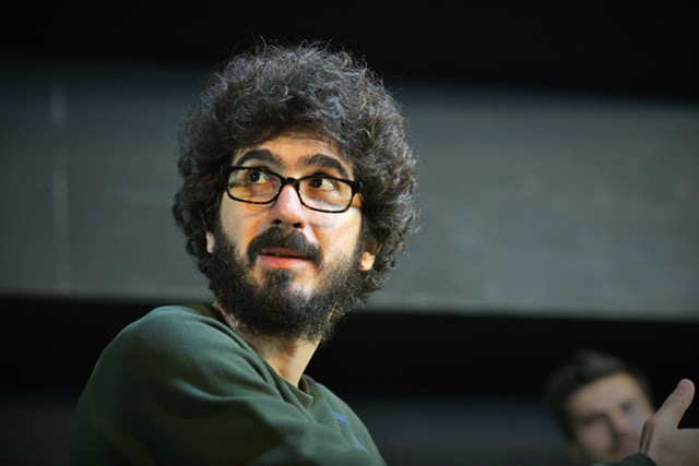 ازدواج اقاى مى سى سى پى در سالن اصلى تئاترشهر‎