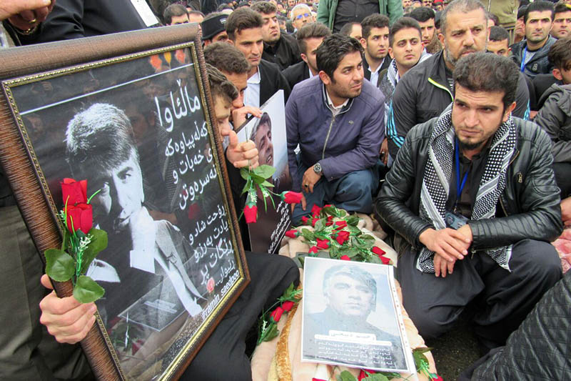 مراسم تشییع 2 هنرمند فیلمساز کرد در بانه