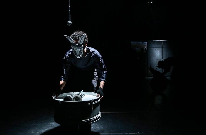 به بهانه اجرای نمايش «لغزش آنی كلام»/ ميان انسان و حيوان؛ زبان و باقی قضايا به بهانه اجرای نمايش «لغزش آنی كلام»/ ميان انسان و حيوان؛ زبان و باقی قضايا