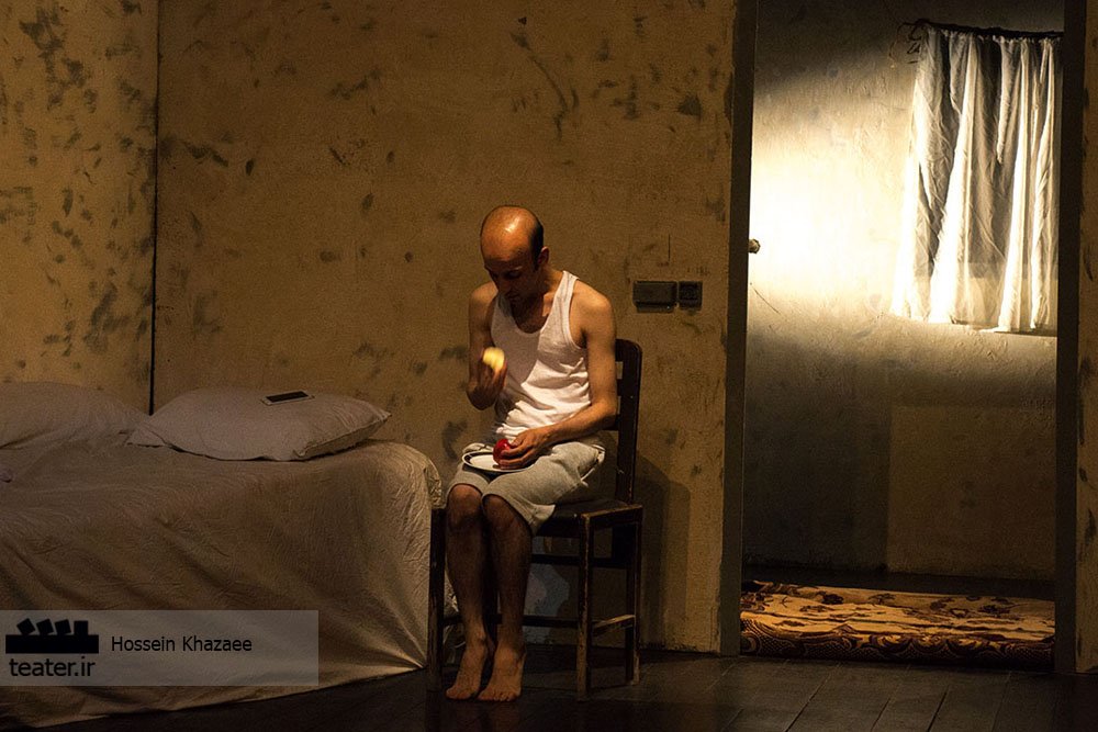 تئاتر روشنفكری و غيرروشنفكری از كف خيابان عقب‌تر است