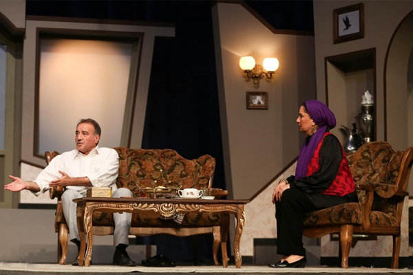 هادی مرزبان «آهسته با گل سرخ» را به اصفهان می‌برود